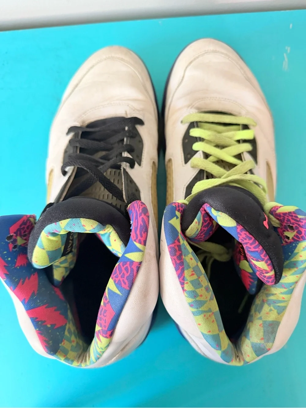 Jordan White Multicolor Patterned Collar Basketball Sneakers